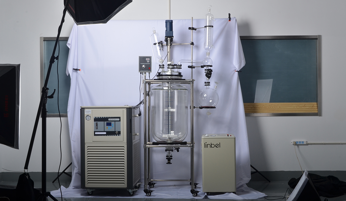 如何护理上海玻璃反应釜的冷凝器呢？